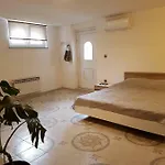 Villa Niki Rezine Apartman *