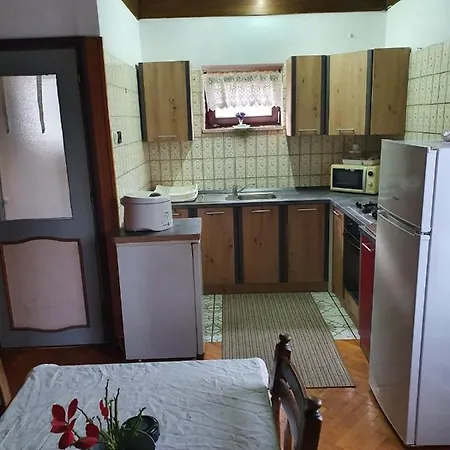 Niki Rezine Ловран