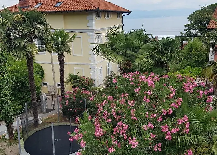 Niki Rezine Apartment *