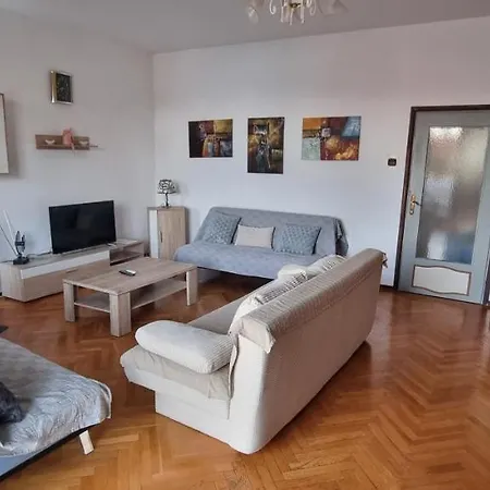 Niki Rezine Apartment